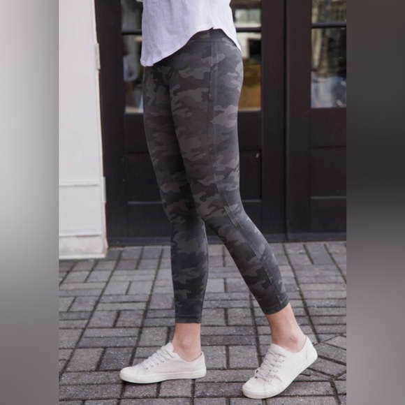 NWT Spanx Cropped Lamn Leggings- Sage Camo - Picture 2 of 9